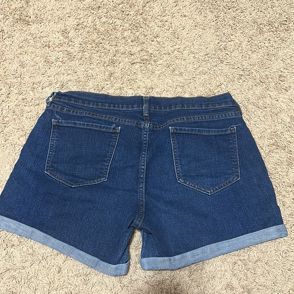 Old Navy Dark denim shorts - Picture 2 of 3